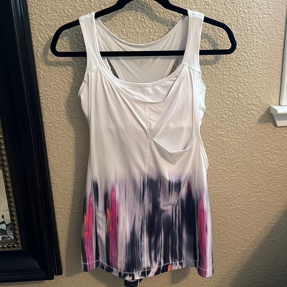 Lululemon activewear tank top - Picture 1 of 2